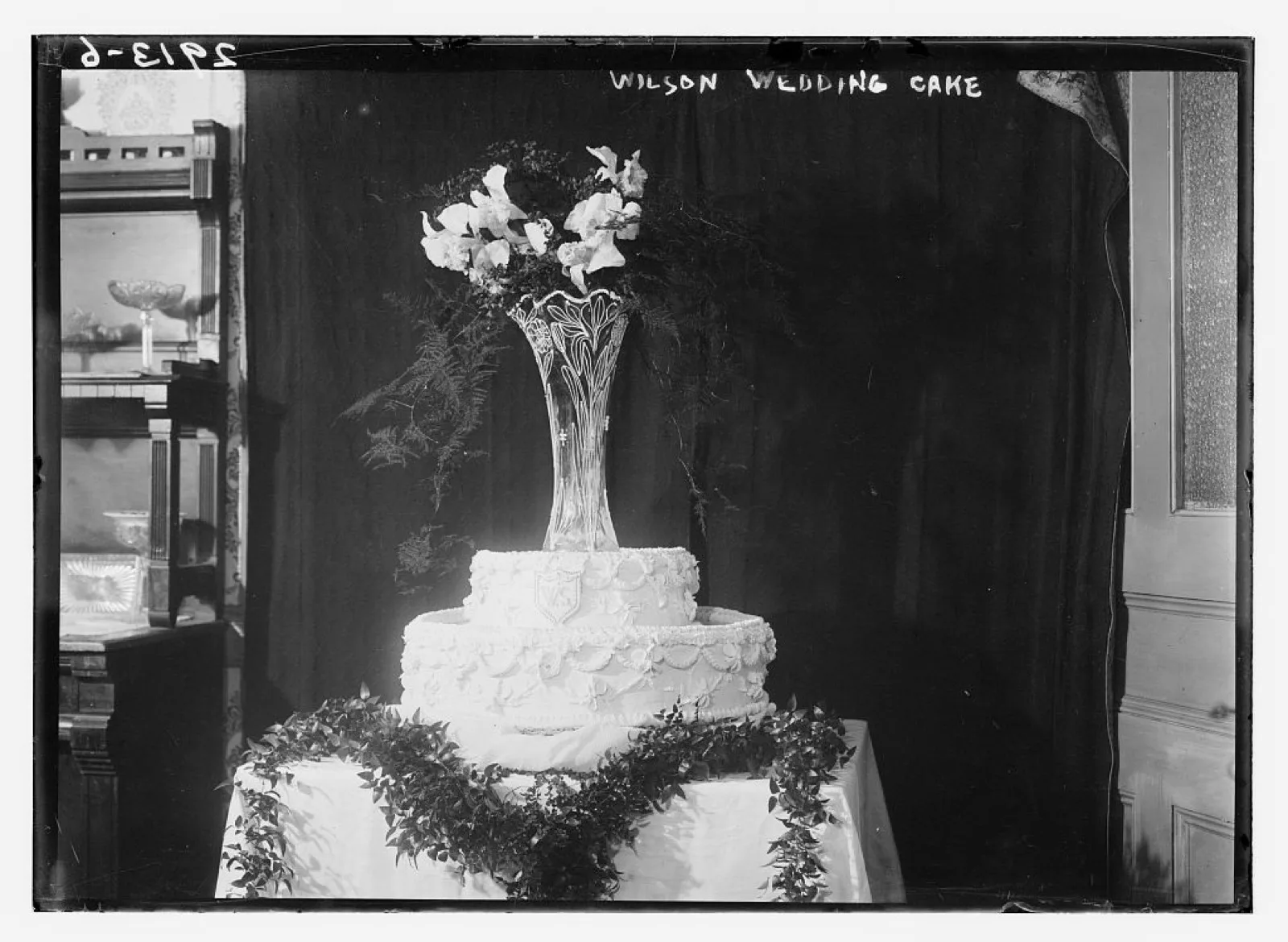 A tiered White House wedding cake, 1913